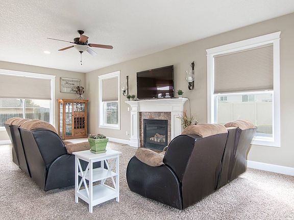 5th image of 1452 Chardonnay Dr