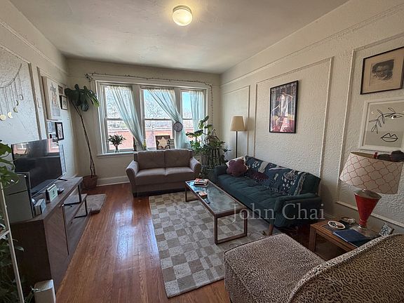3rd image of 70 Chiswick Rd APT 15