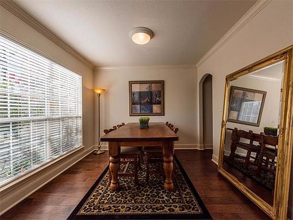 4th image of 309 Dunkeld Dr
