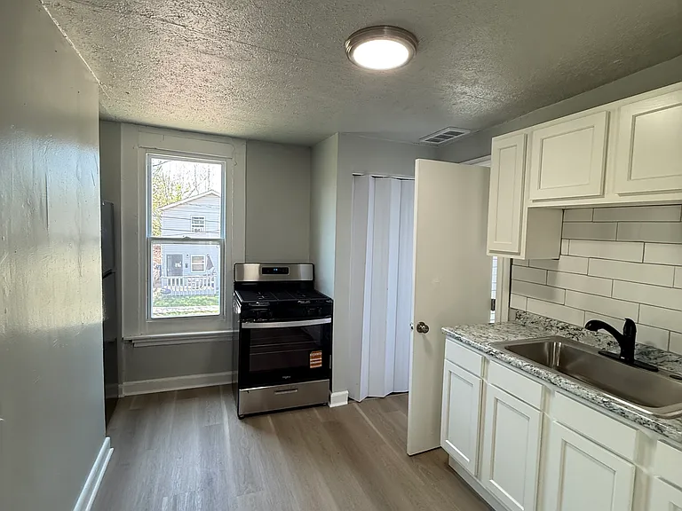 3514 W 58th St — Photo 9