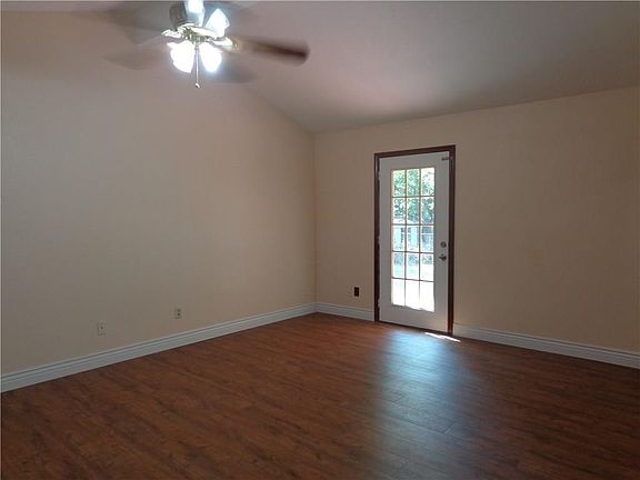 3rd image of 1508 Roanoke St