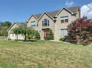718 Rembrandt Cir, Irwin, PA 15642