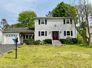 42 Pitch Pine Rd, Albany, NY 12203