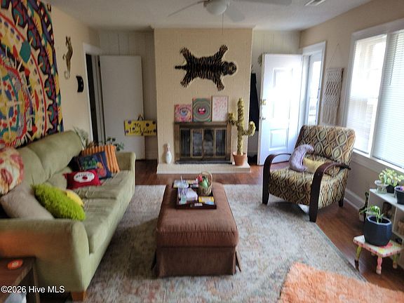 5th image of 106 N Elm St