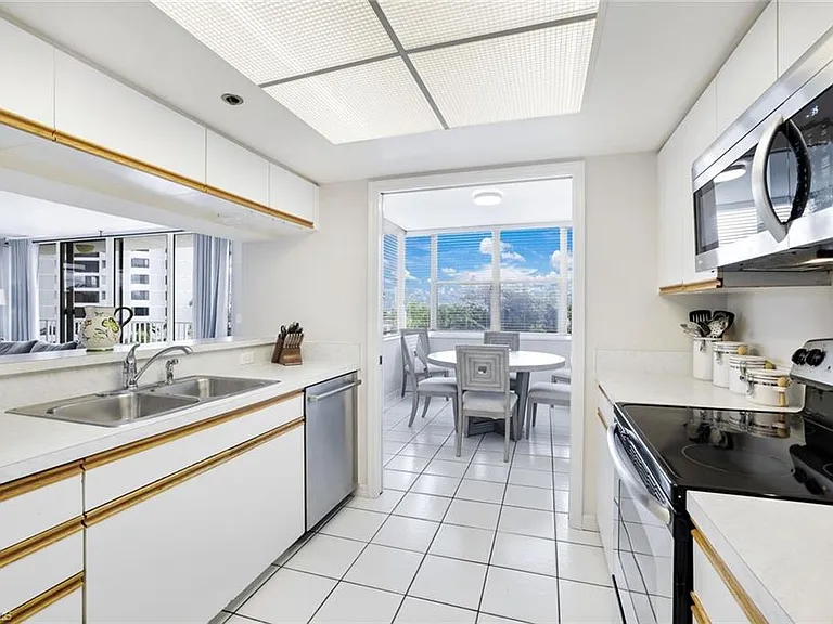 5550 Heron Point Dr #304 — Photo 5