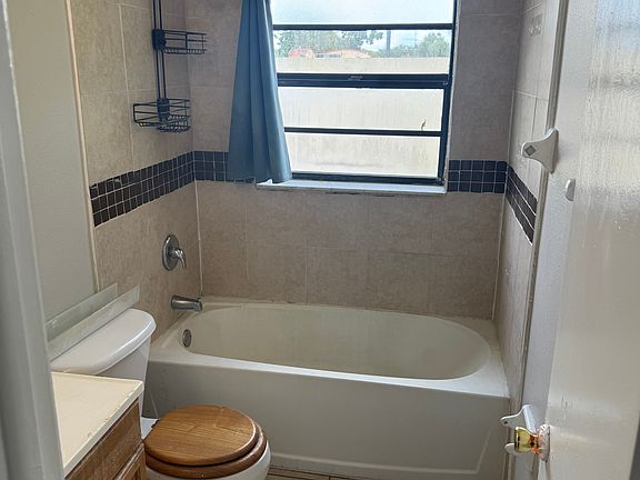 4th image of 11716 N 17th St APT G