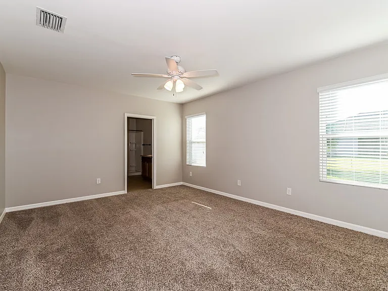 114 SW 21st St — Photo 10