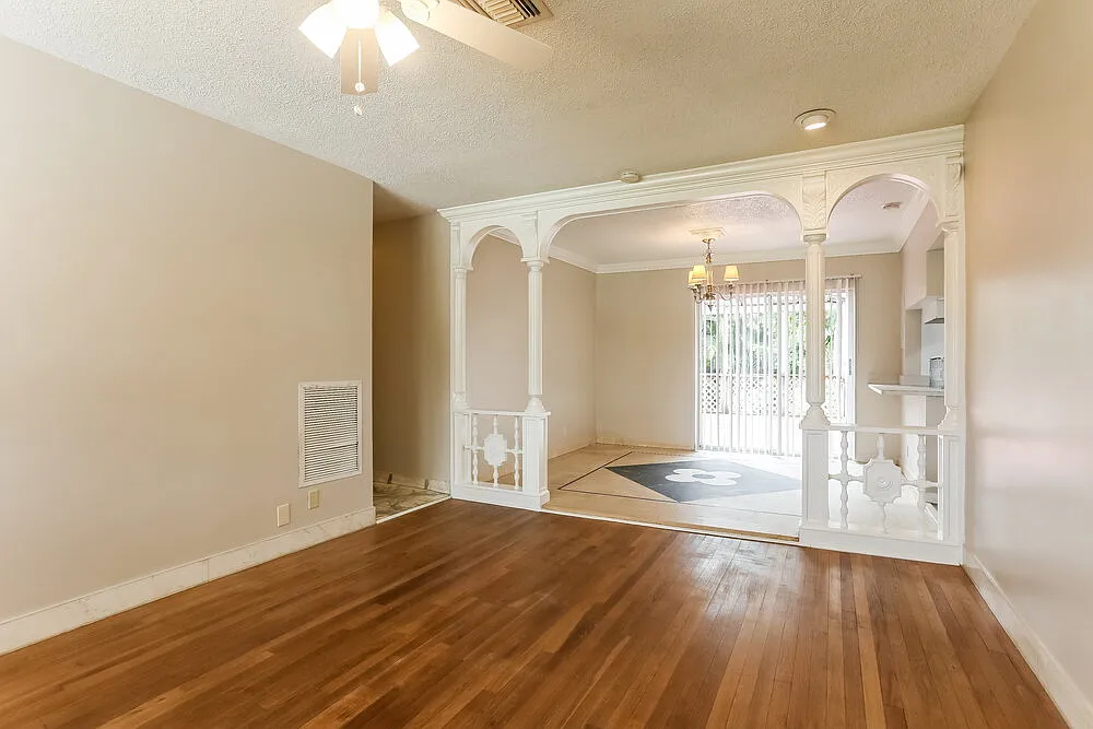 3 bed, 2.0 bath, 1371 sqft, $2,780 — Photo 4