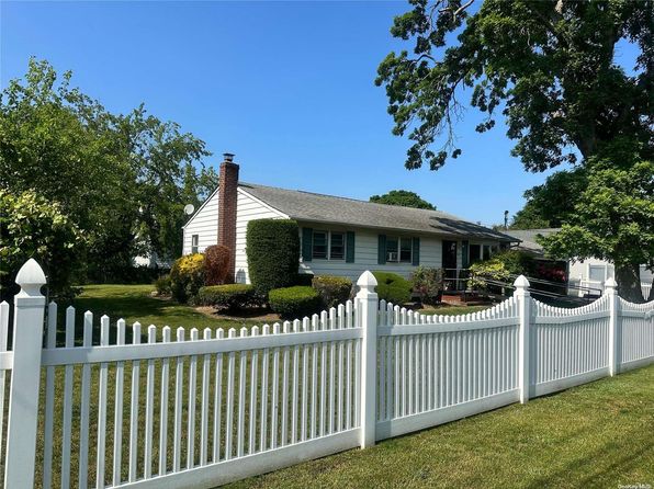 15 Spruce Road, Amityville, NY 11701
