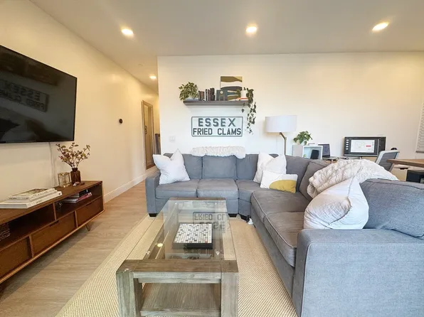 277 Border St #402, Boston, MA 02128
