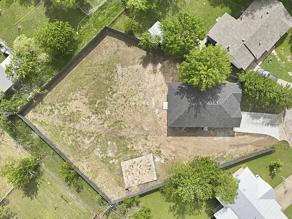3rd image of 1613 SE Park Rd