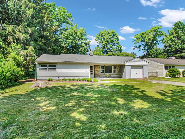20 Fraser Ln, Hobart, IN 46342