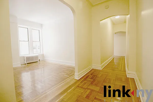 Rented by Link NY Realty | media 28