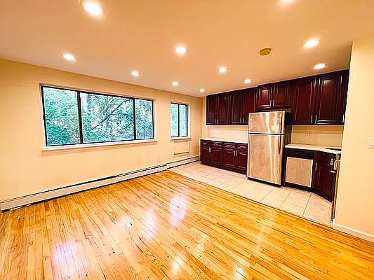 2nd image of 67 Cooper St #3