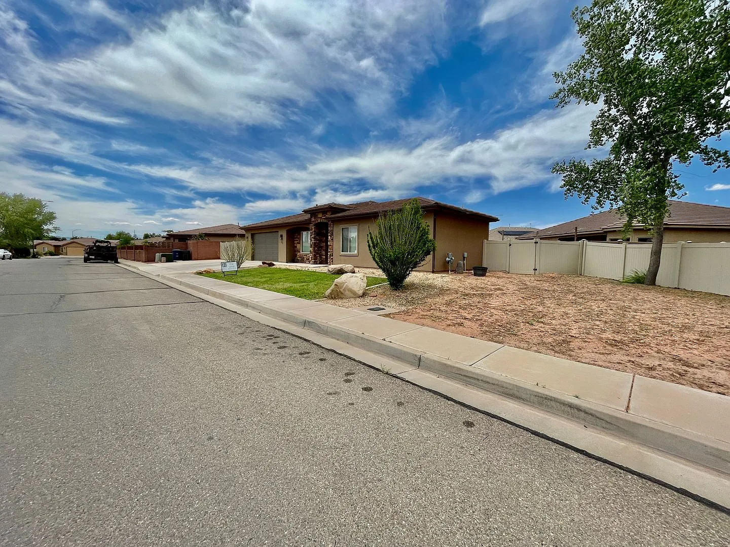 Pet-Friendly Three Bedroom Home in Riverside Heights — Photo 3