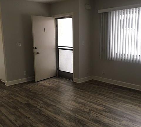 3rd image of 1625 Armacost Ave #1