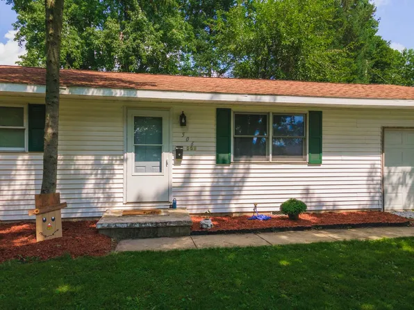 506 E Wayne St, Le Roy, IL 61752