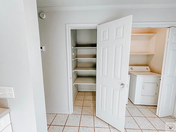 5th image of 6131-613 Summerhill Pl