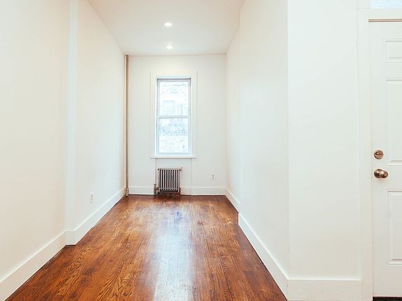 5th image of 162 Sumpter St #1B