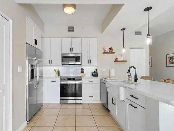 5th image of 1931 NE 2nd St APT 305