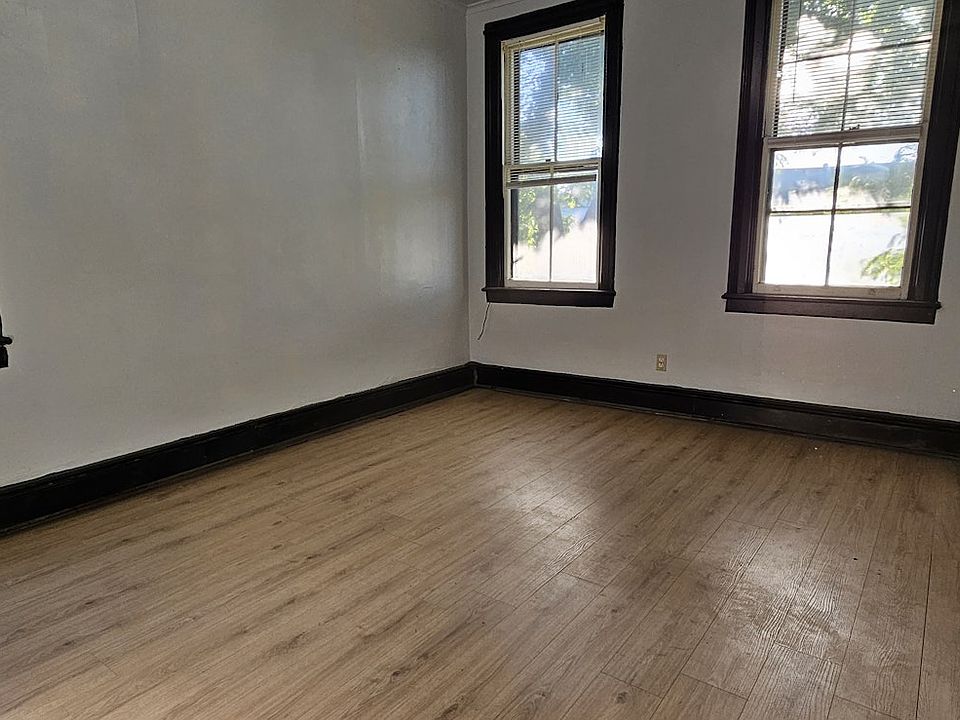 Living Room facing street