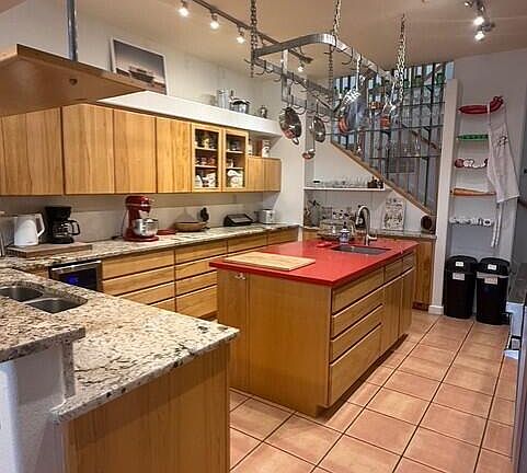 3rd image of 5536 Overlook Dr NE