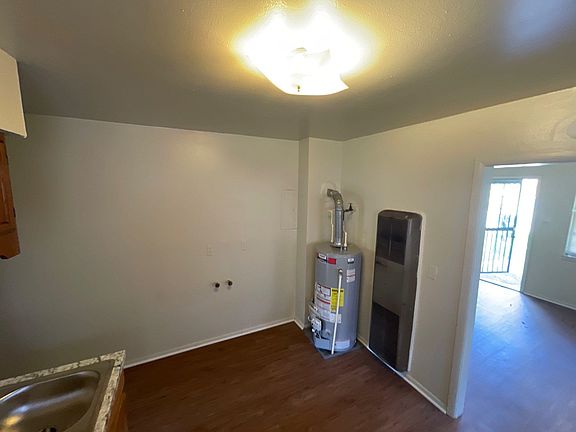 3rd image of 1351 Fairfax St