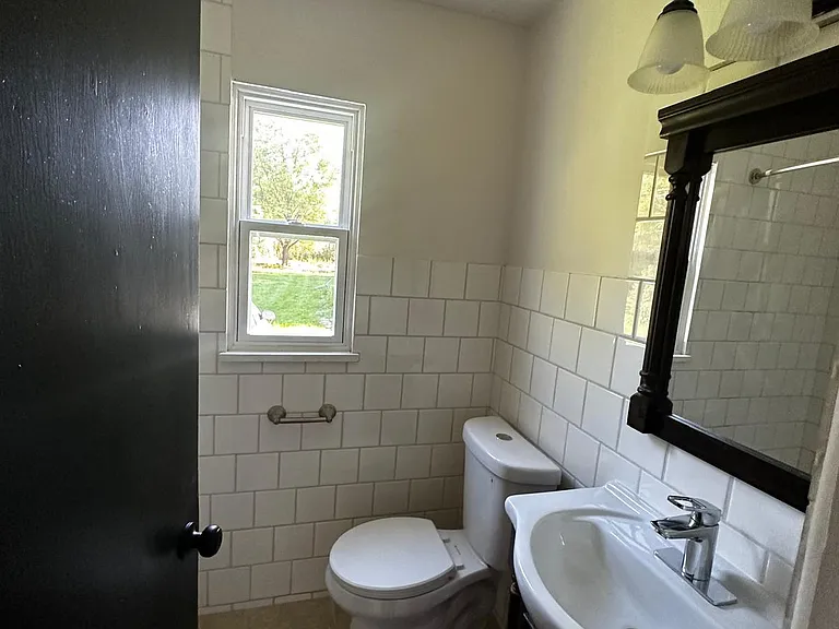 1729 W 12th St — Photo 5
