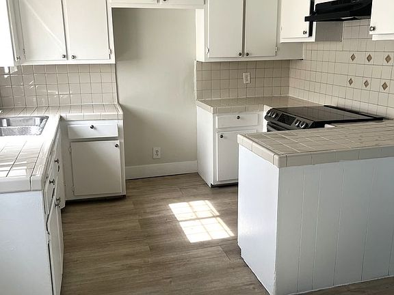 3rd image of 12722 S Figueroa St APT 9