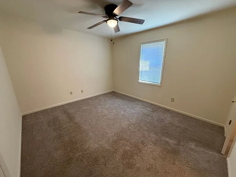 586 Franklin St — Photo 26