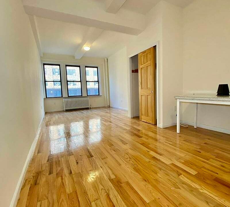 1st image of 42 W 70th St #9