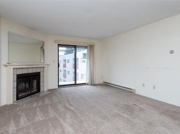 3255 Glasgow Ave #409, Saanich, BC V8X 4S4