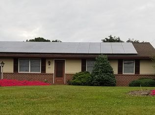 3725 E Newport Rd, Gordonville, PA 17529