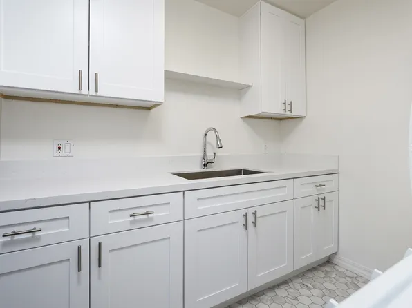 300 W 21st St #300, Long Beach, CA 90806