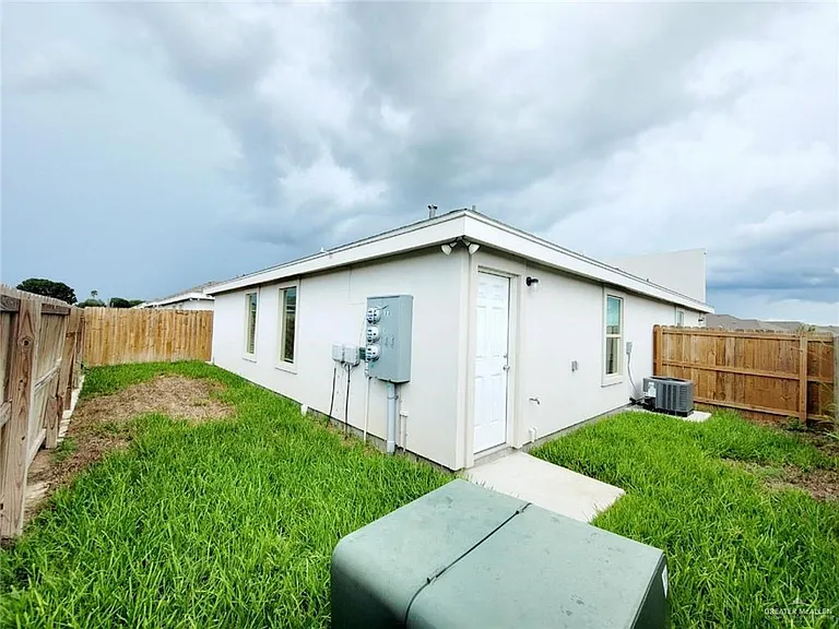 1424 Alta Vista Dr #2 — Photo 3