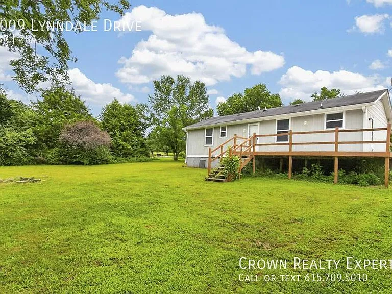 1009 Lynndale Dr — Photo 8