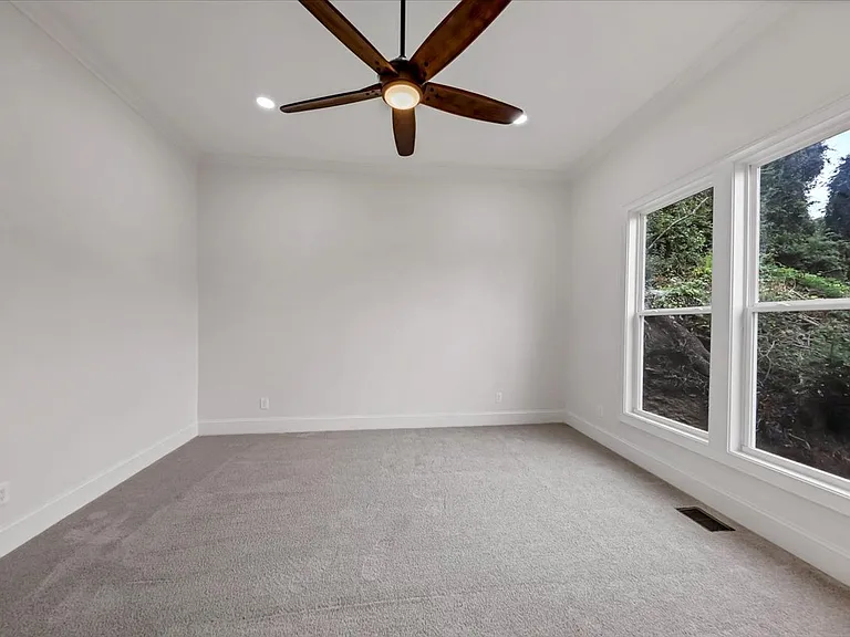 212 S Broad St SW — Photo 31
