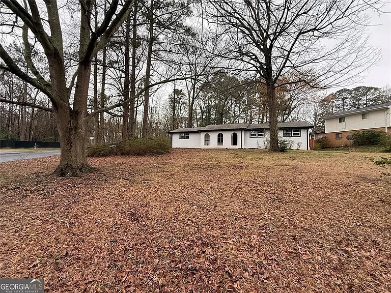 1055 Pinecrest Dr — Photo 3