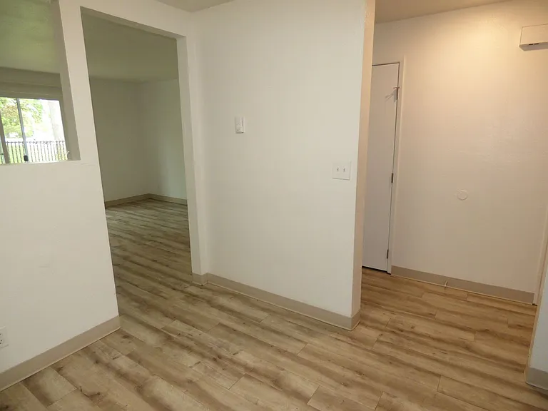 4116 Lancaster Dr NE — Photo 11