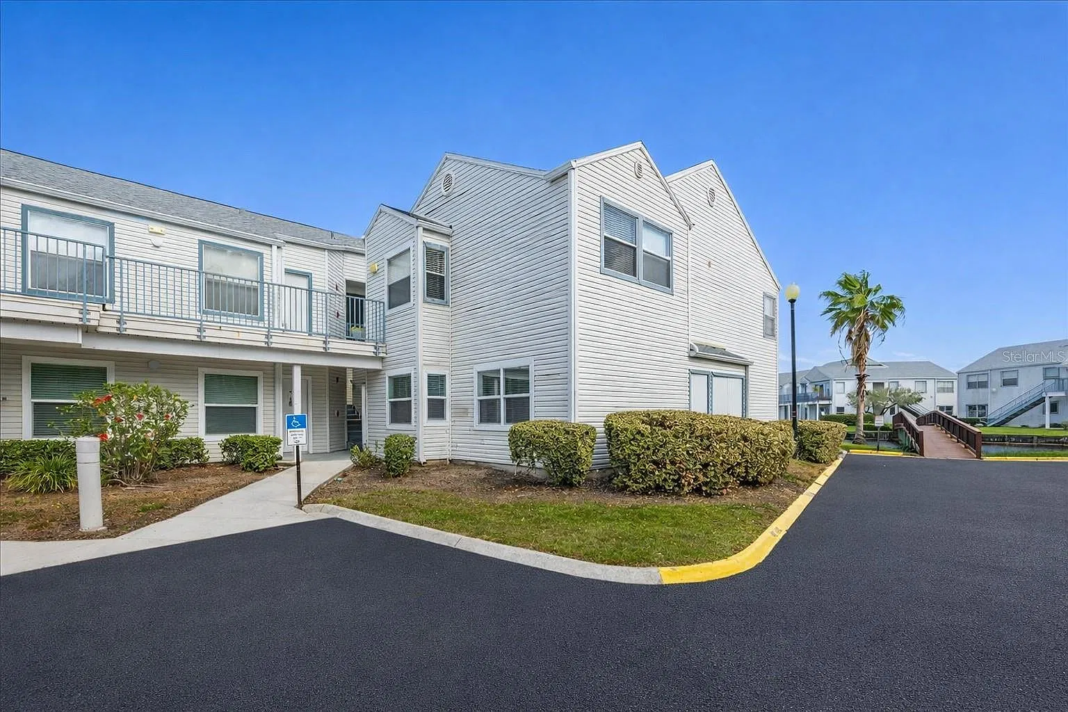 2 bed, 900 sqft, $1,750 — Photo 1