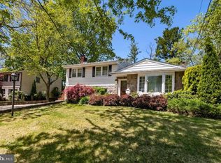 221 Lilac Ln, Cinnaminson, NJ 08077