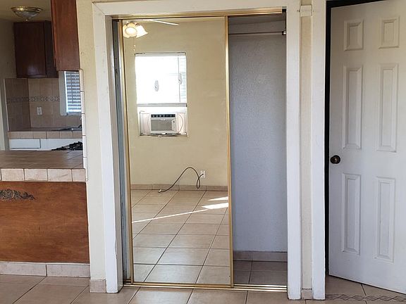 4th image of 1104 N Willis St #1/2