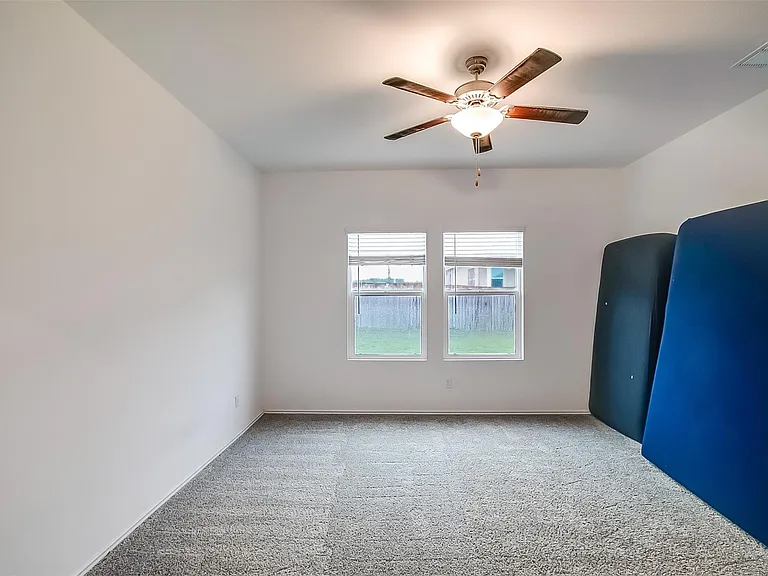 1024 Bluewood Bnd — Photo 18