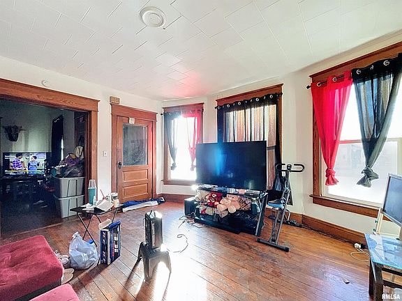 3rd image of 628 W 17th St
