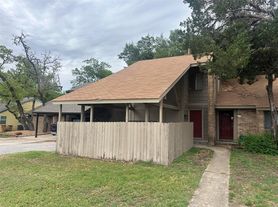 6907 Woodhue Dr, Austin, TX