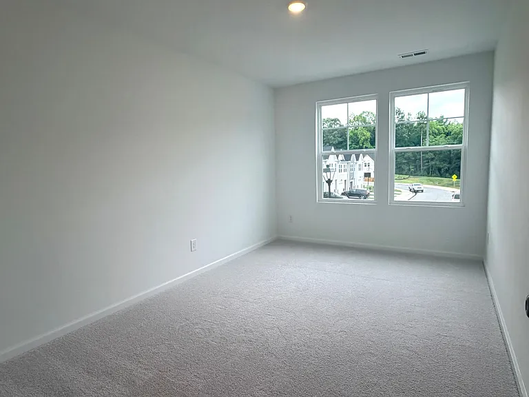 501 Fran Dr — Photo 6