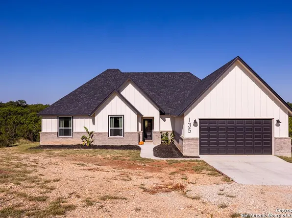 135 Lone Oak, Kerrville, TX 78028