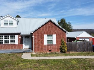 1273 Lakeview Dr, Dandridge, TN 37725