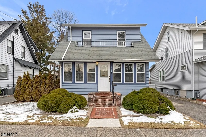 174 Colfax Ave photo 1