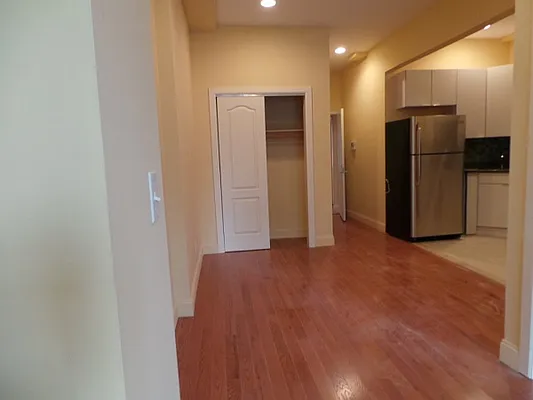 Rented by Perry Associates NYC Inc | media 30